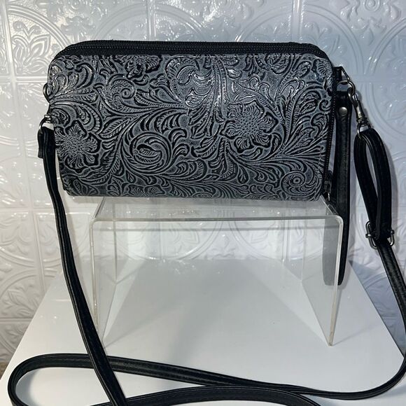 NWOT Authentic Bueno Leather Embossed 2 Way
BRAND NEW - Picture 6 of 9